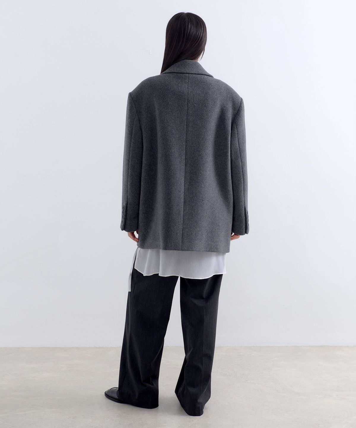 무신사 스탠다드 우먼(MUSINSA STANDARD WOMAN) 우먼즈 울 블렌드 볼륨 멜톤 오버 숄더 더블 블레이저 코트 [미디엄 그레이]