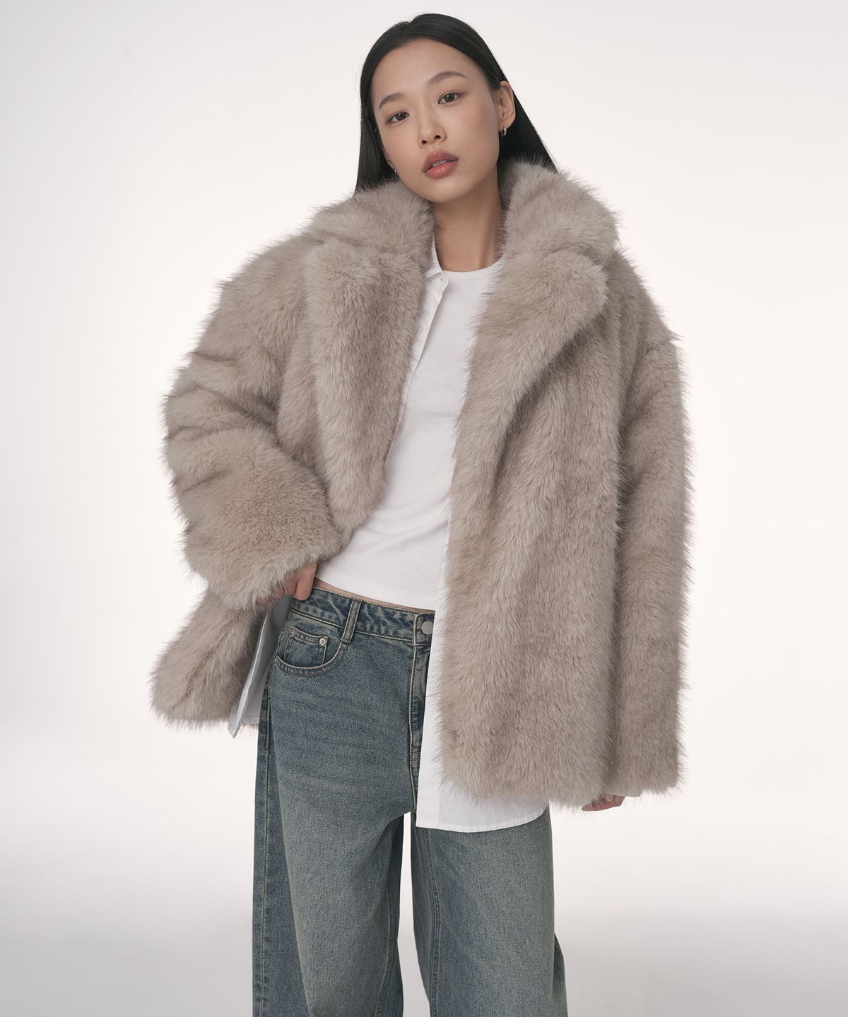 무신사 스탠다드 우먼(MUSINSA STANDARD WOMAN) 우먼즈 샤기 페이크 퍼 더블 하프 재킷 [베이지]