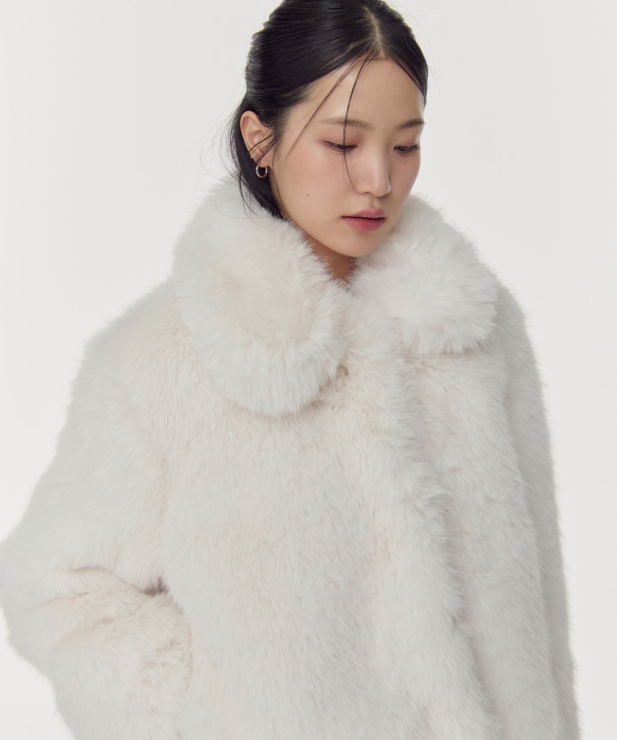 무신사 스탠다드 우먼(MUSINSA STANDARD WOMAN) 우먼즈 샤기 페이크 퍼 재킷 [아이보리]
