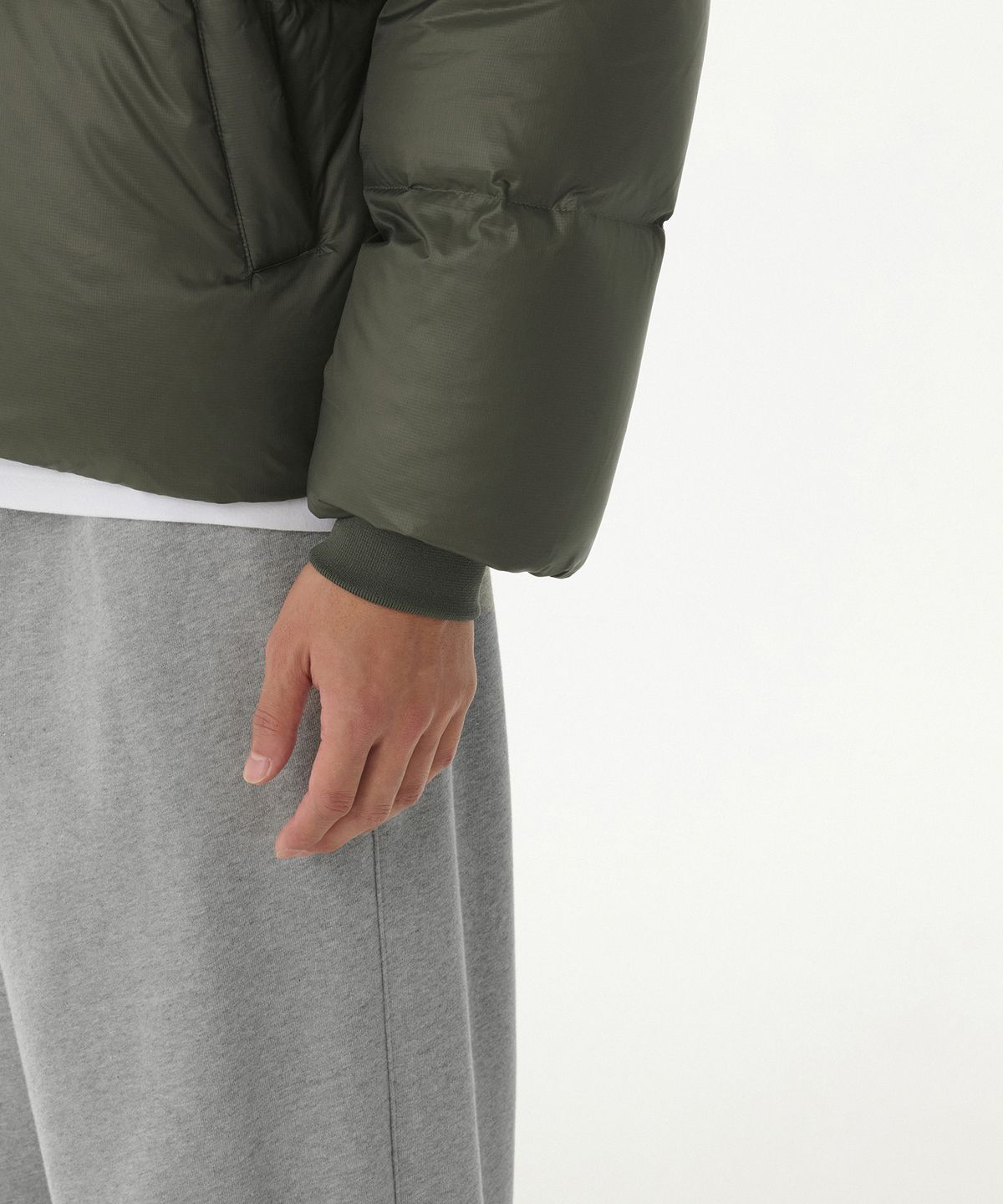 무신사 스탠다드(MUSINSA STANDARD) 립스탑 다운 푸퍼 숏 패딩 재킷 [카키]