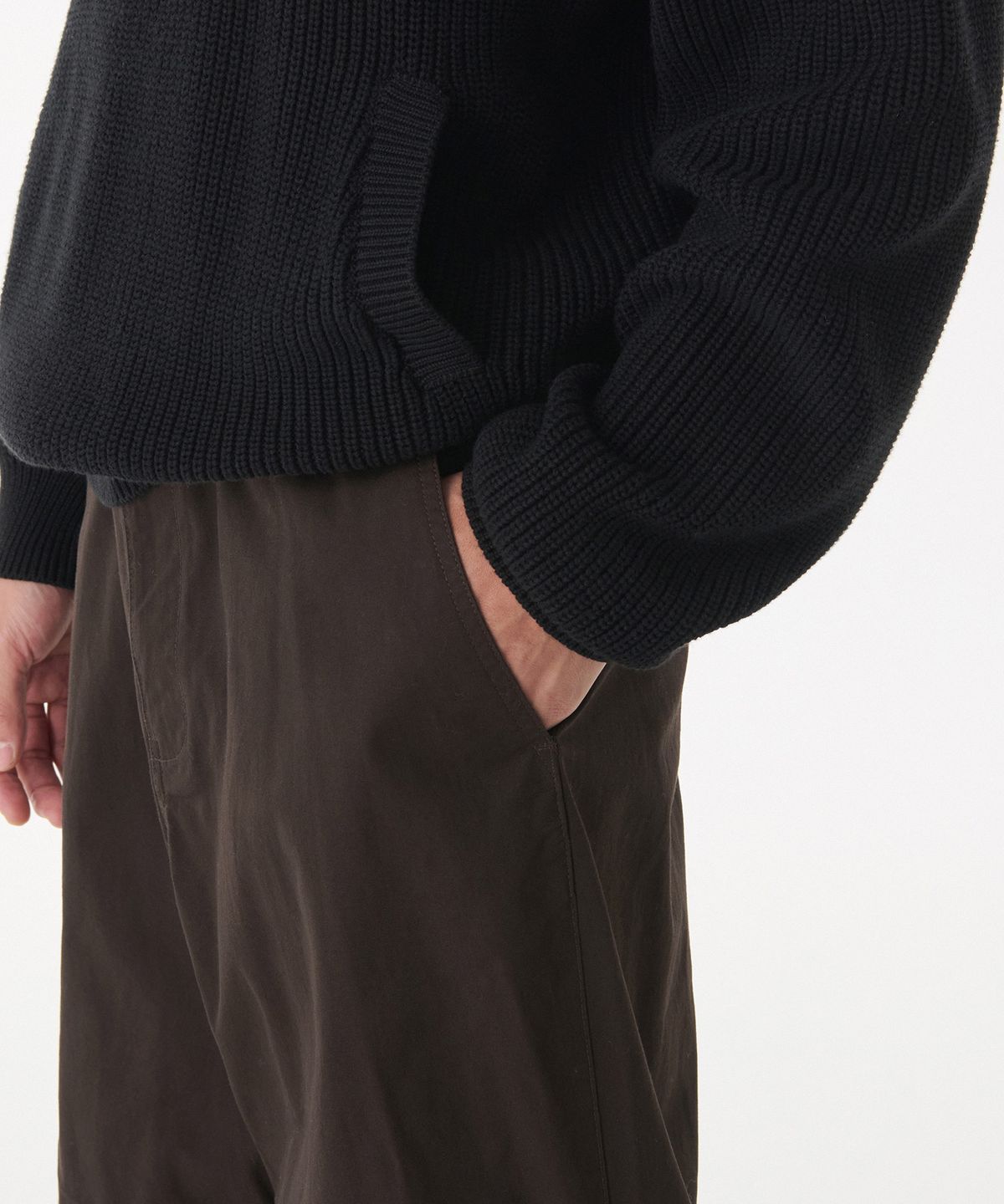 무신사 스탠다드(MUSINSA STANDARD) 코튼 파라슈트 팬츠 [다크 브라운]