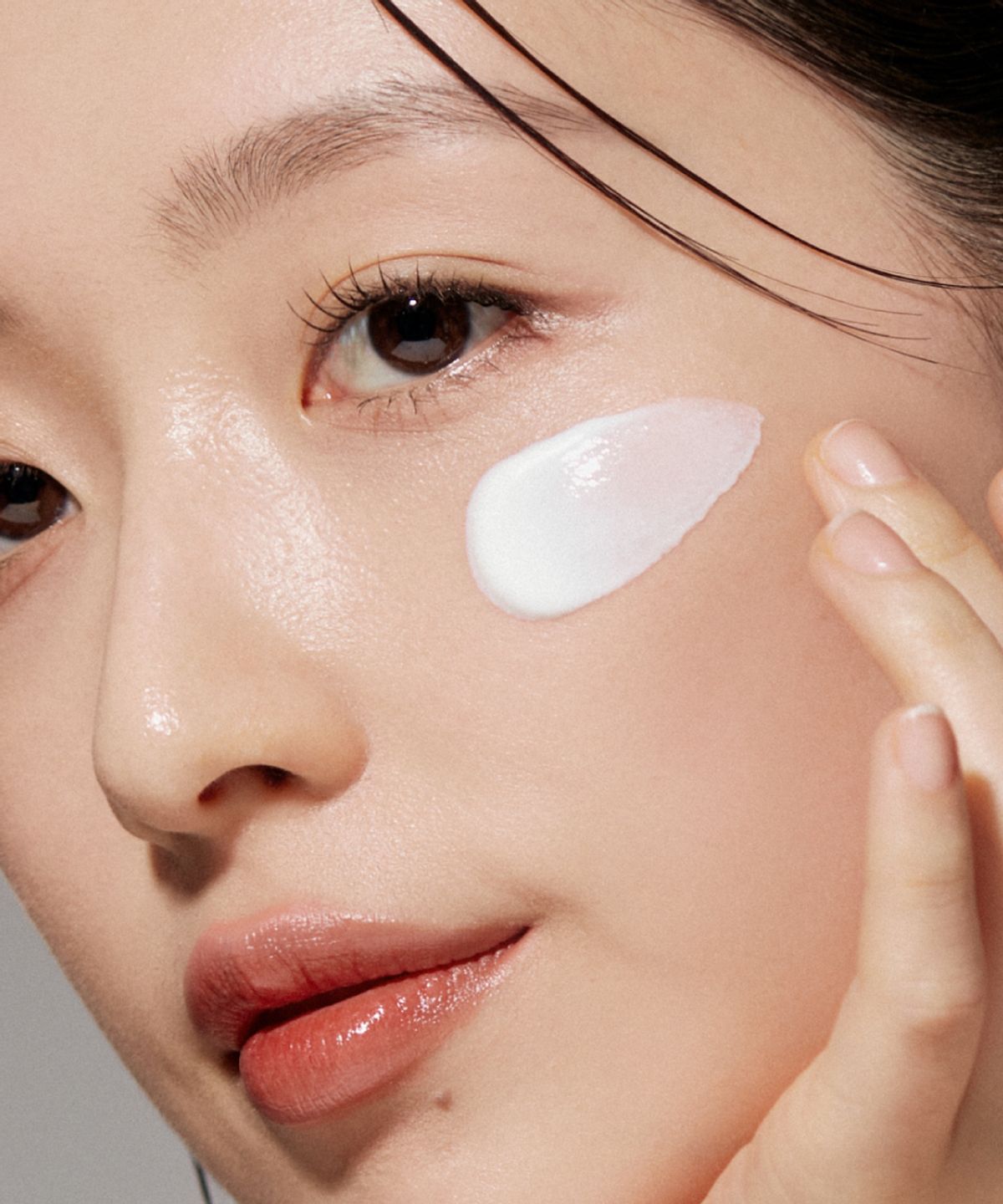아이제제(IZEZE) 블랙커민 NEM 블리스 선크림 50ml / SPF 50+ PA++++