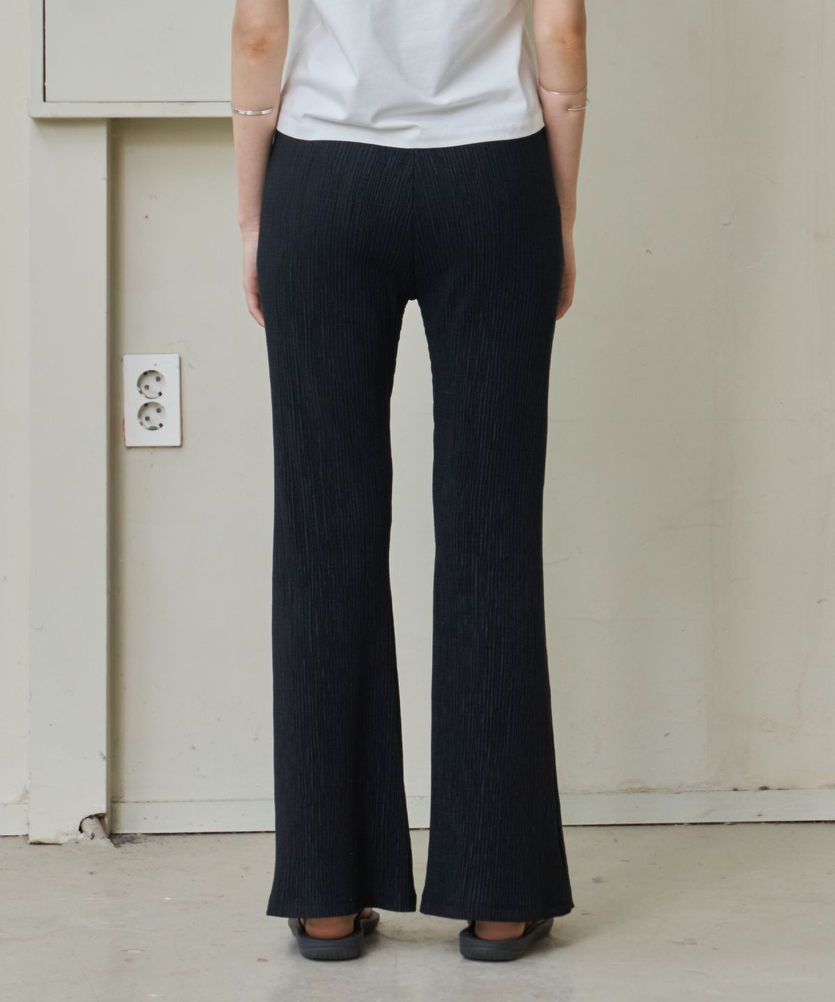 웨어리즈(WEARIS) 써머 부츠컷 팬츠_블랙