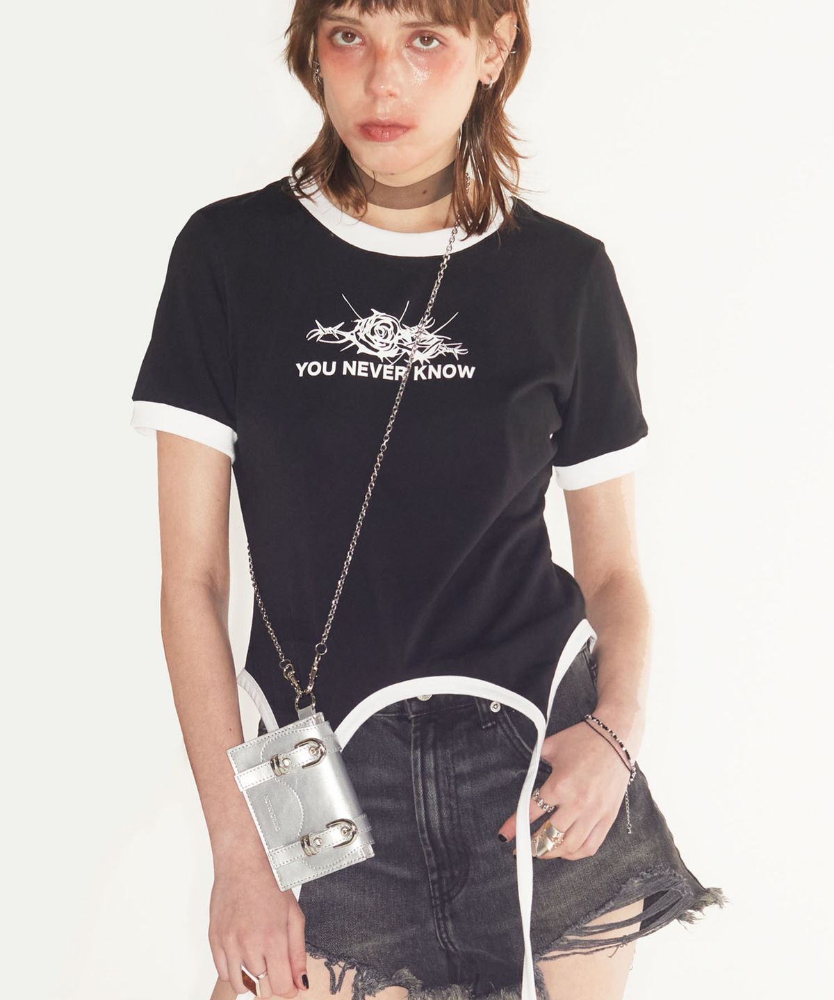 낫노잉(NOTKNOWING) SADDLE BELTED MICRO BAG (SILVER)