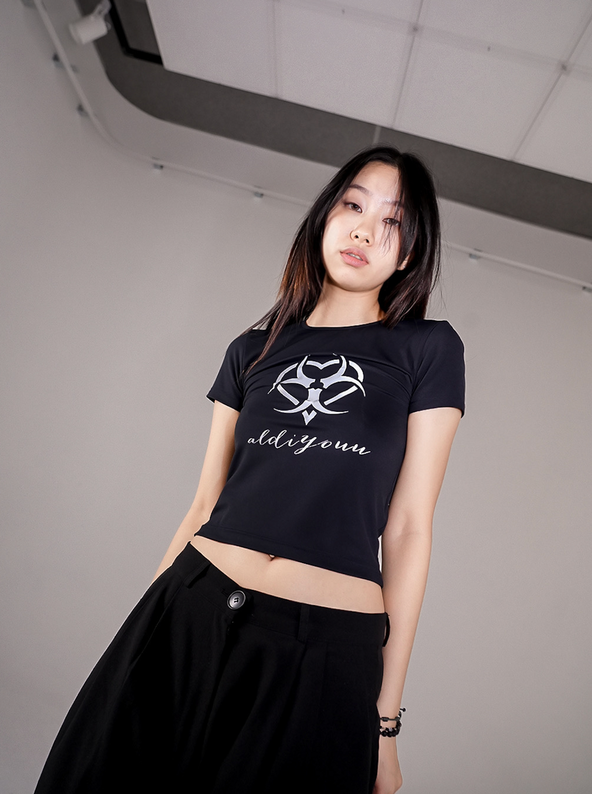 알디유(ALDIYOUU) Heart reflex crop Tee (Black)