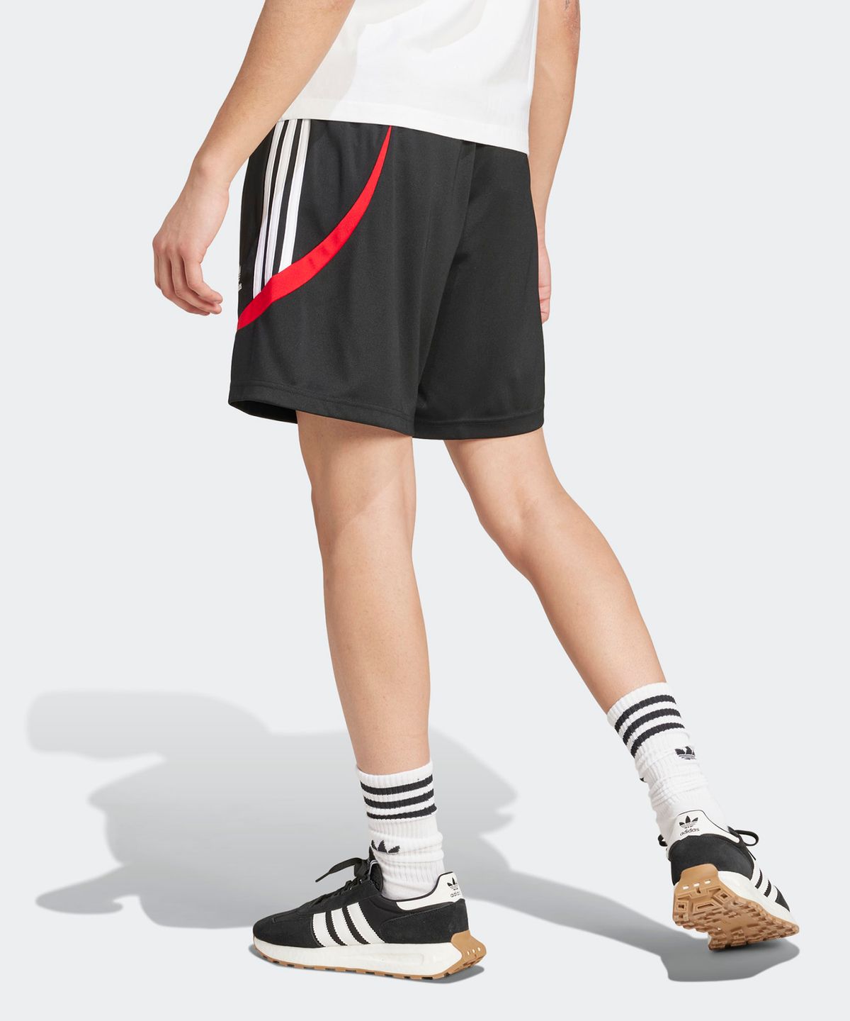 아디다스(ADIDAS) 아카이브 숏 팬츠 - 블랙 / IX9642