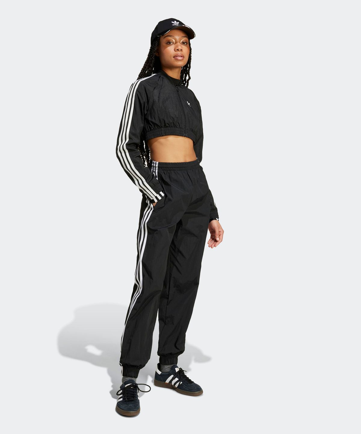 아디다스(ADIDAS) 크롭 트랙탑 - 블랙 / IW5484