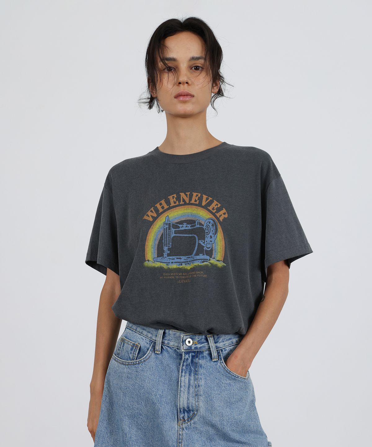 르바(LEVAR) Fuzzy Rainbow T-shirt - Charcoal