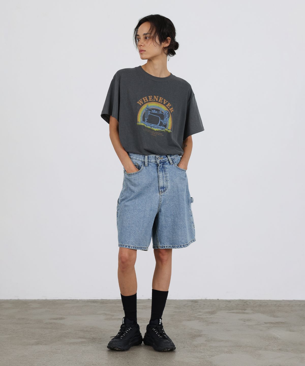 르바(LEVAR) Fuzzy Rainbow T-shirt - Charcoal