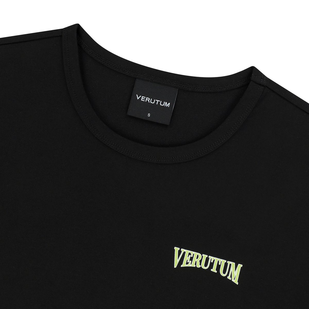 베루툼(VERUTUM) 세리프 아치 로고 크롭 티셔츠 블랙