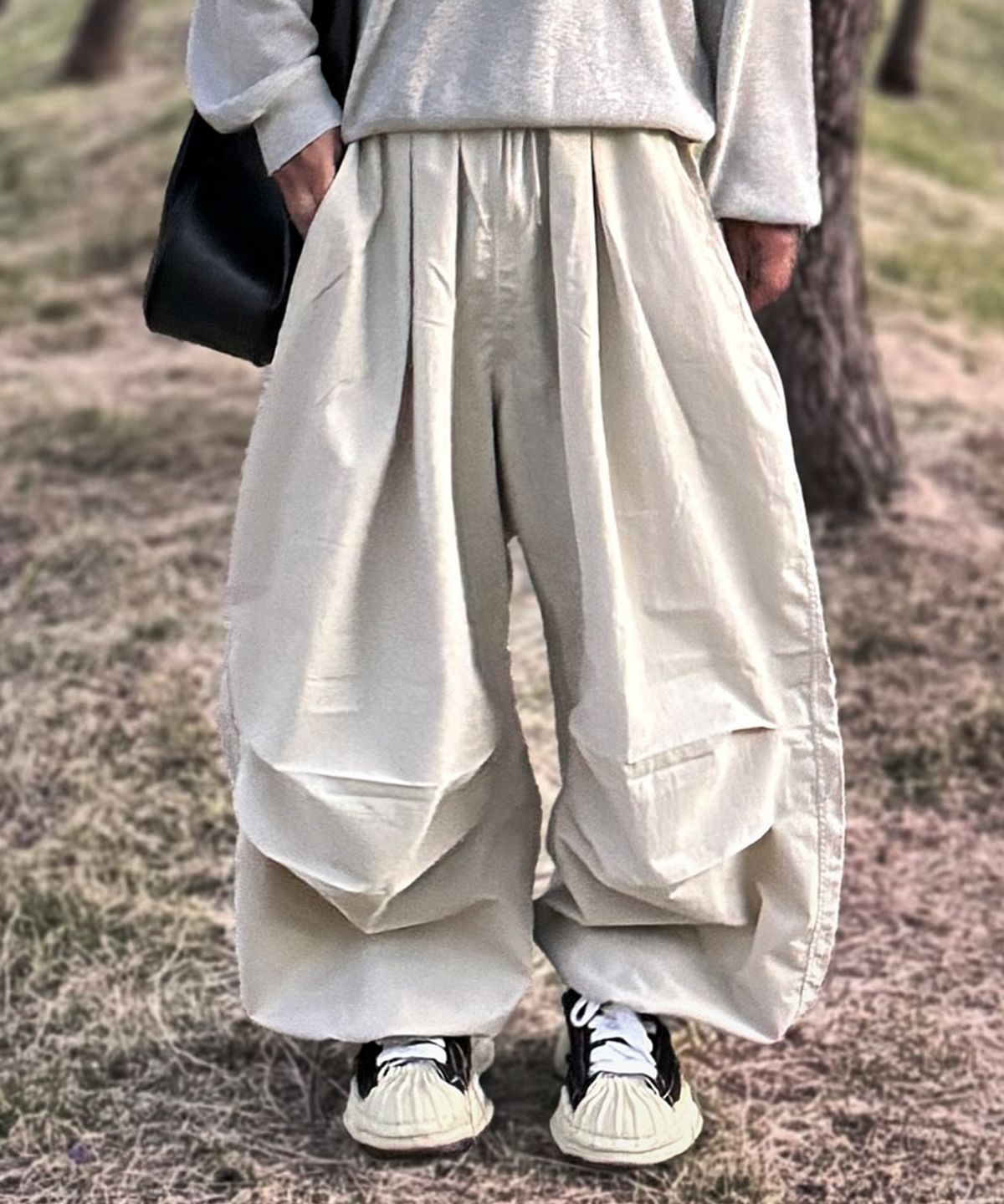 더마일(THEMILE) ML NYLON WIDE BALLON STRING PANT [BEIGE]