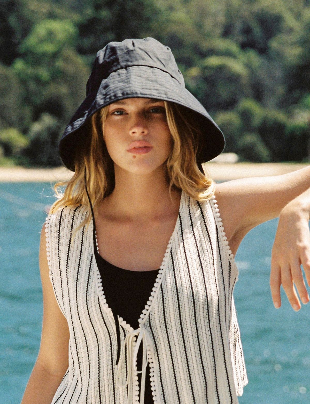 써피(SURFEA) RIBBON SLIT BUCKET HAT_BLACK