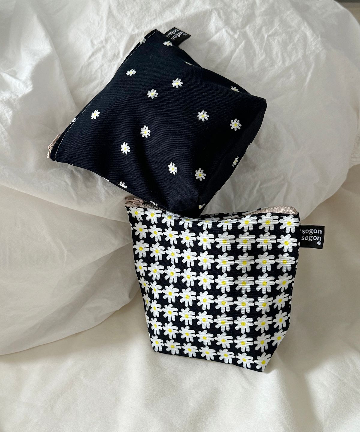 소곤소곤(SOGONSOGON) white flower pouch w