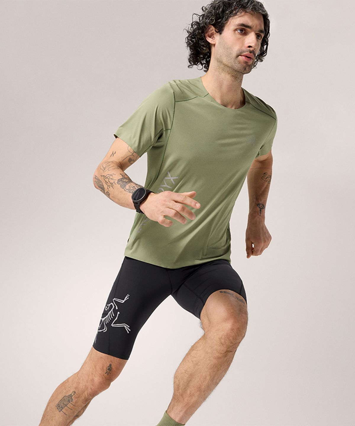 아크테릭스(ARCTERYX) 노반 다운워드 로고 SS 남성 - CHLORIS / ATOSMX7735
