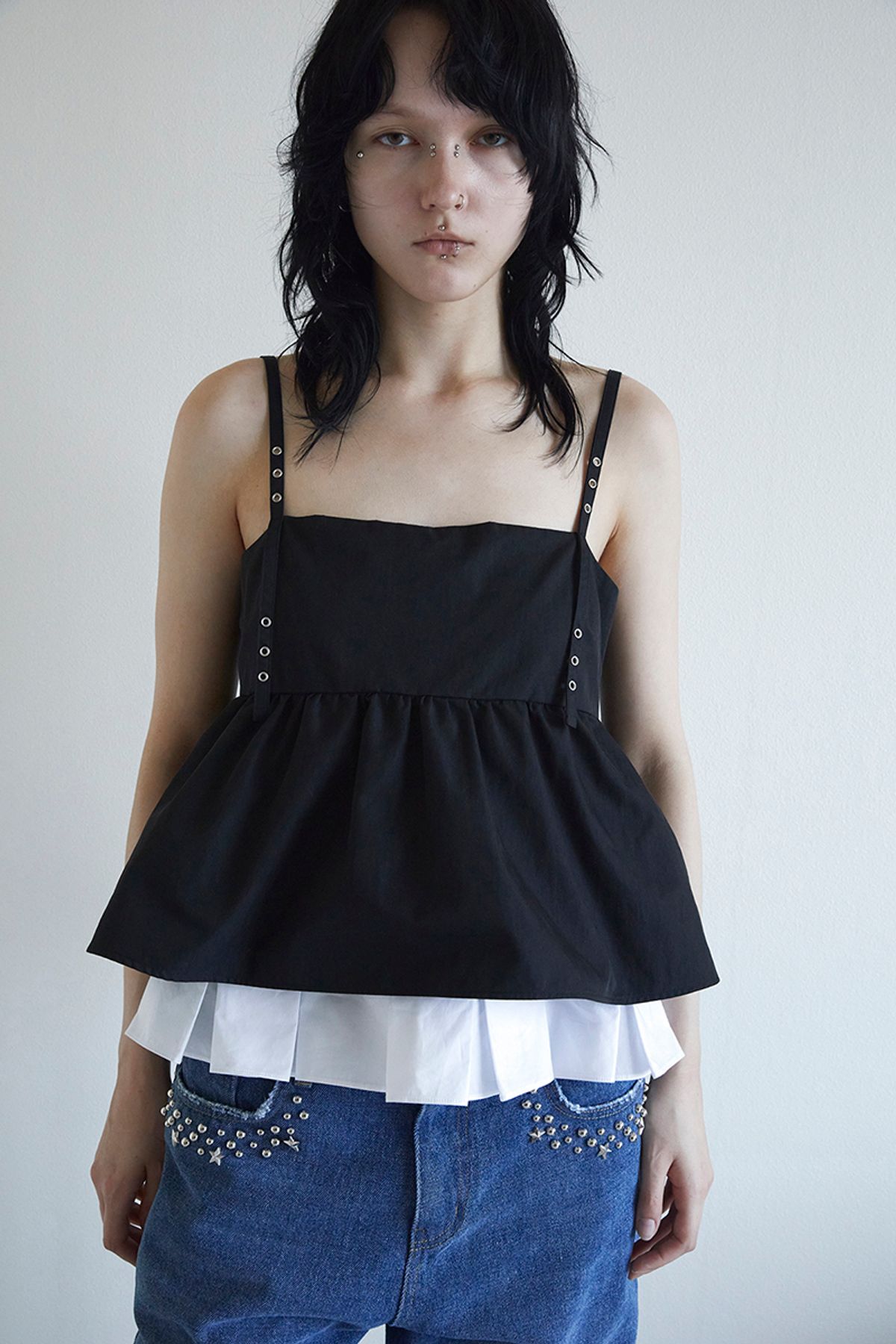 데어드(DARED) EYELET STRAP PLEATS LAYERED TOP