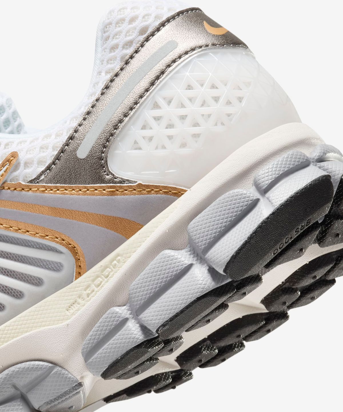 나이키(NIKE) 줌 보메로 5 M - 플래티넘 틴트:메탈릭 퓨터:메탈릭 골드:화이트 / HJ7247-099