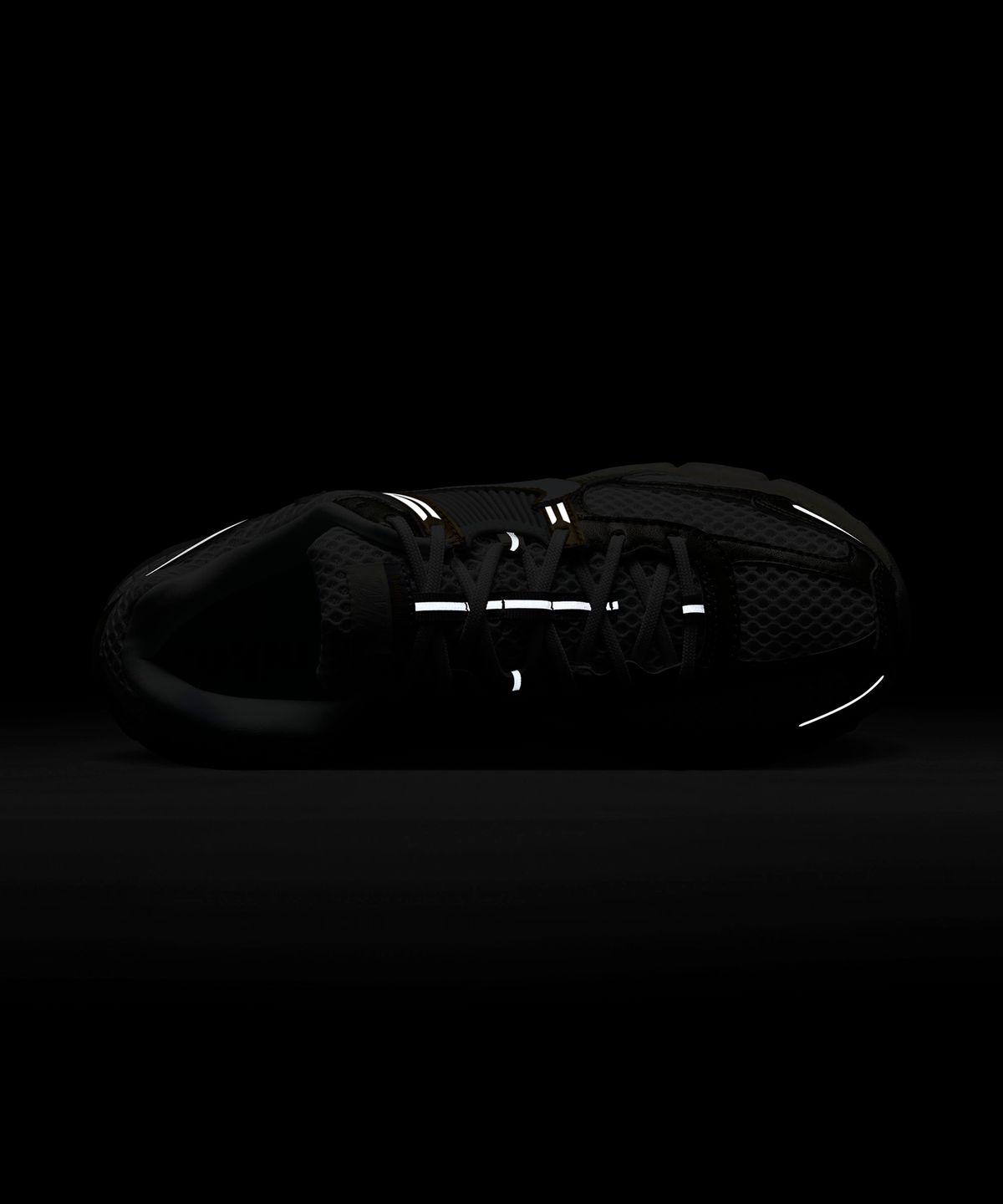 나이키(NIKE) 줌 보메로 5 M - 플래티넘 틴트:메탈릭 퓨터:메탈릭 골드:화이트 / HJ7247-099