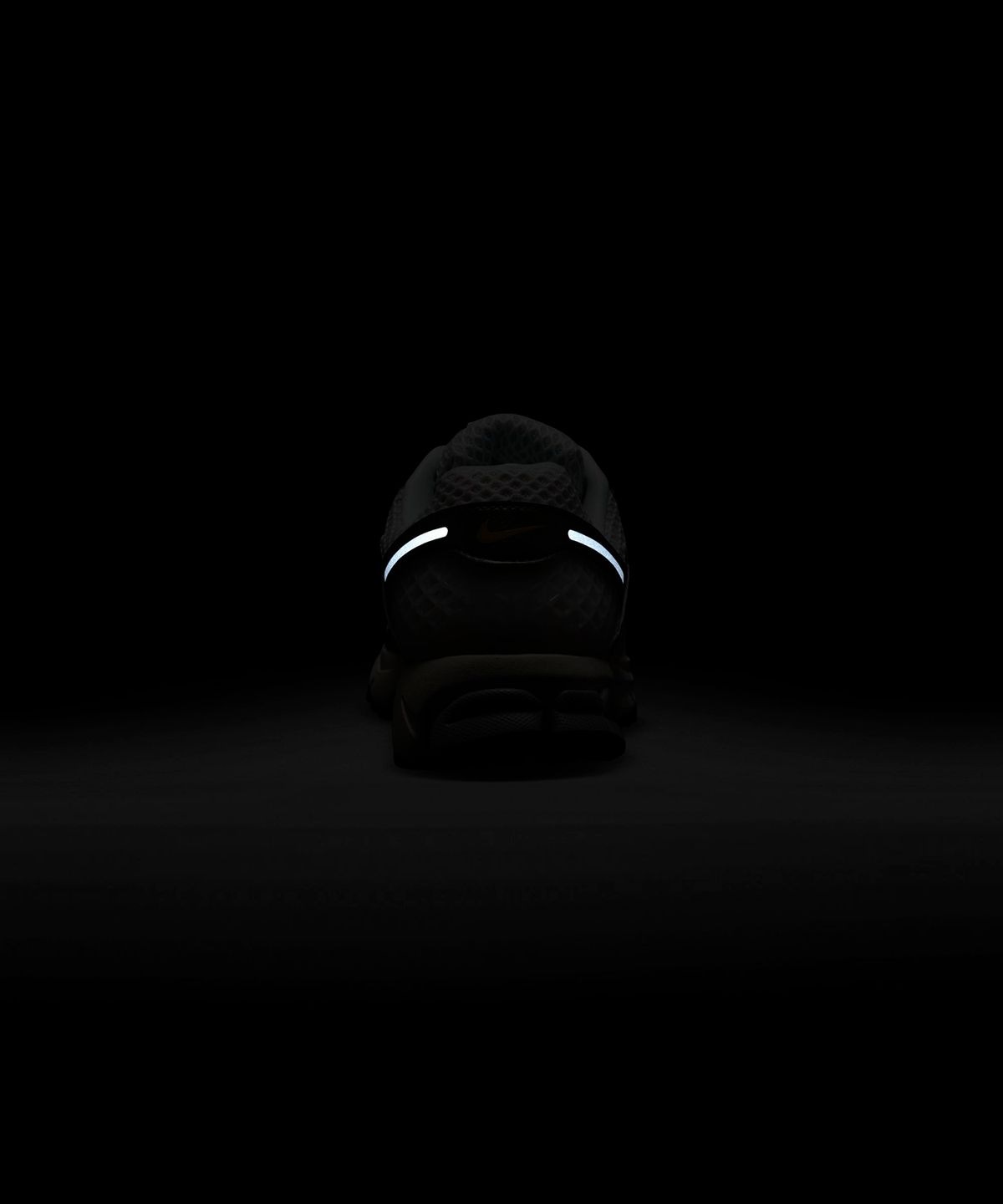 나이키(NIKE) 줌 보메로 5 M - 플래티넘 틴트:메탈릭 퓨터:메탈릭 골드:화이트 / HJ7247-099