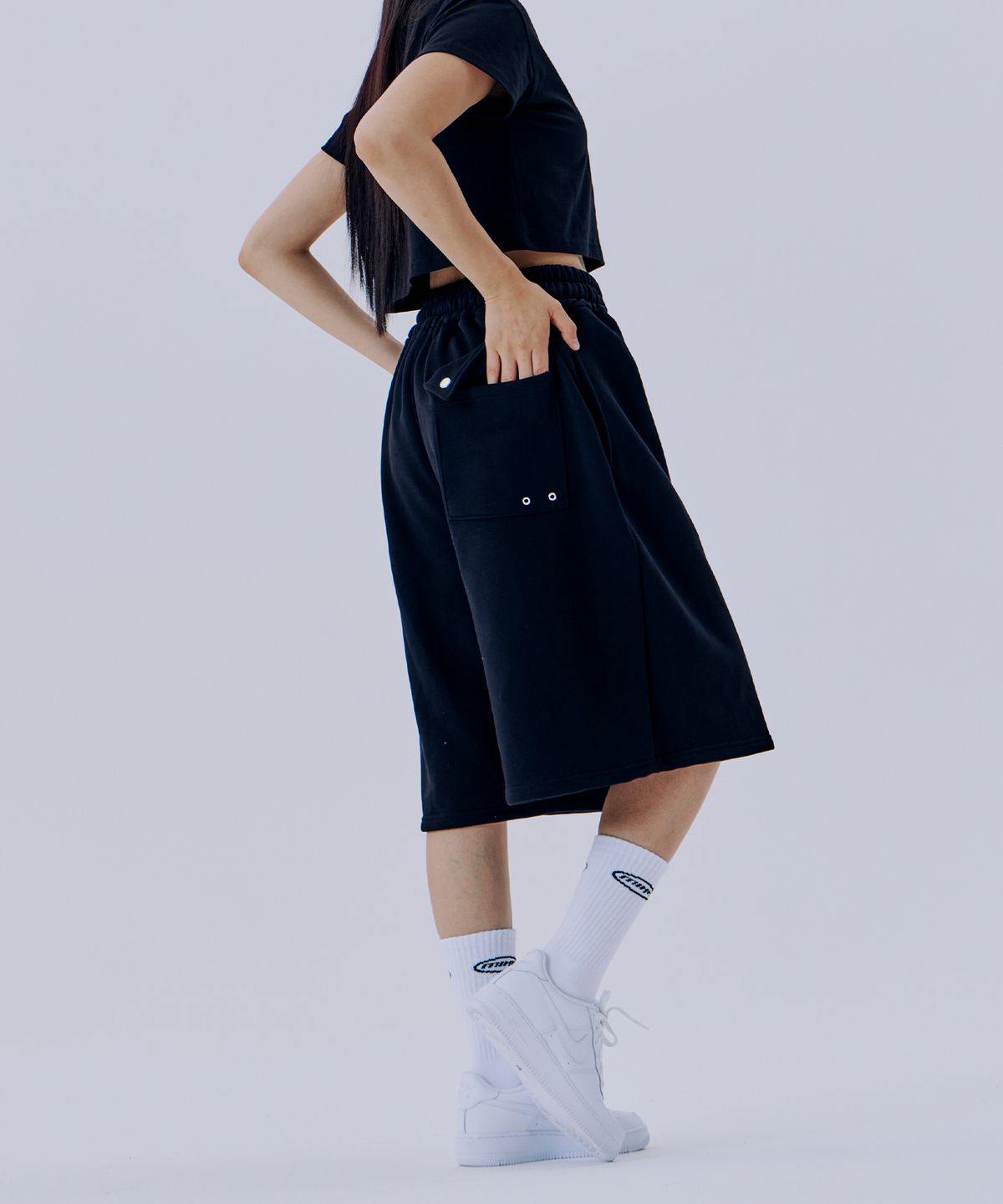 미학(MIHAK) 메탈 로고 버뮤다 팬츠 (BLACK)