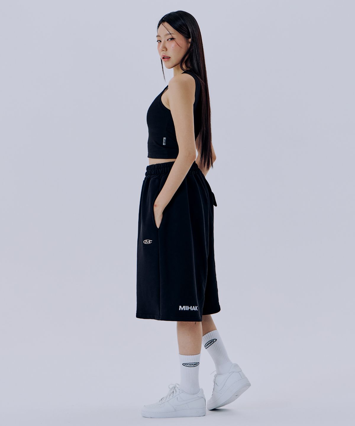 미학(MIHAK) 메탈 로고 버뮤다 팬츠 (BLACK)