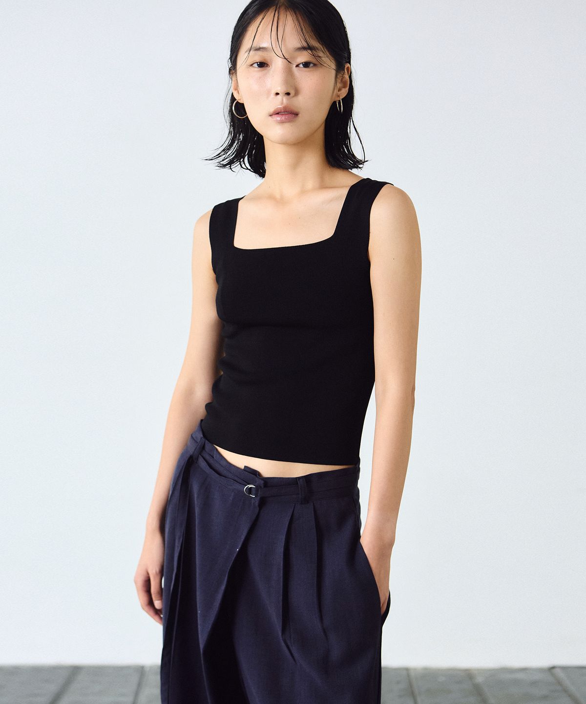 닉앤니콜(NICK&NICOLE) CROP SQUARE NECK KNIT SLEEVELESS_3 COLOR