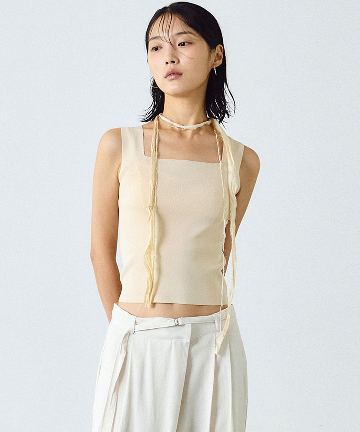 닉앤니콜(NICK&NICOLE) CROP SQUARE NECK KNIT SLEEVELESS_BEIGE