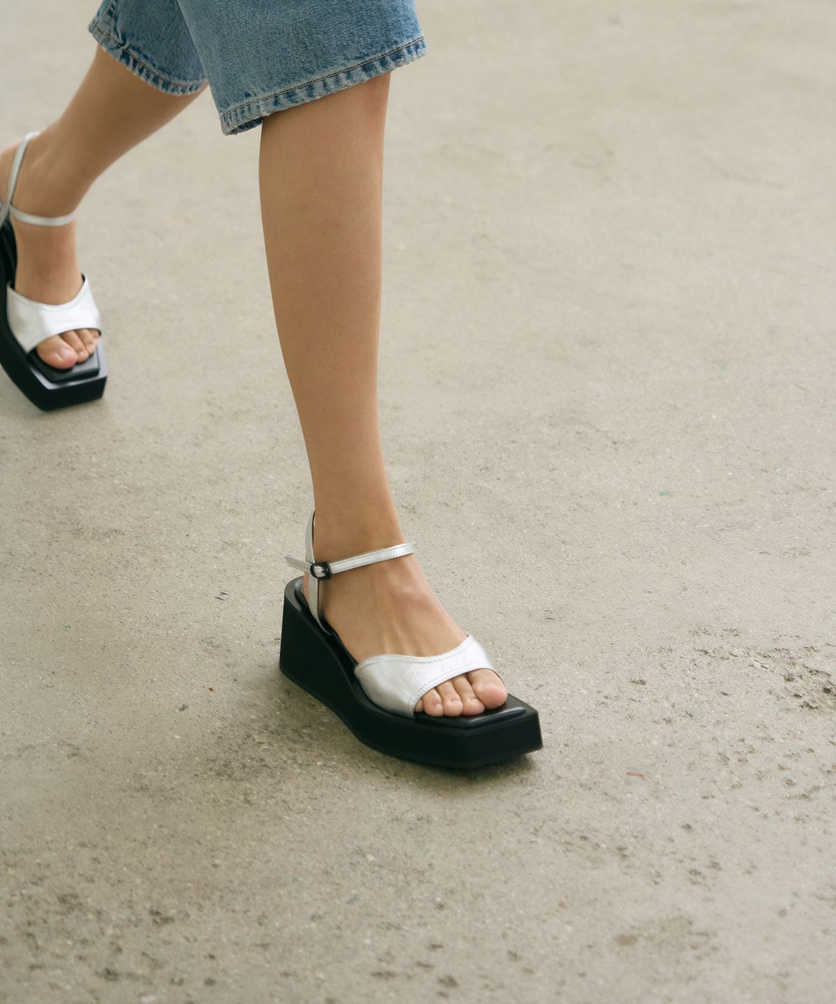 트윗비피(TWVP) 리안 플랫폼 샌들 실버 Lian Platform Sandals 24S83SV