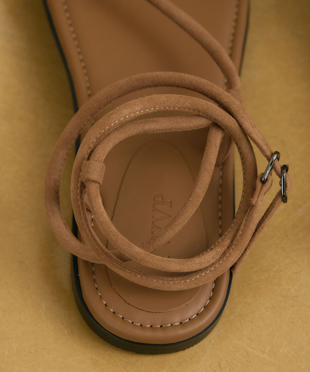 트윗비피(TWVP) 인피니티 플랫샌들 카멜 Infiniti Flat Sandals 24S84CA