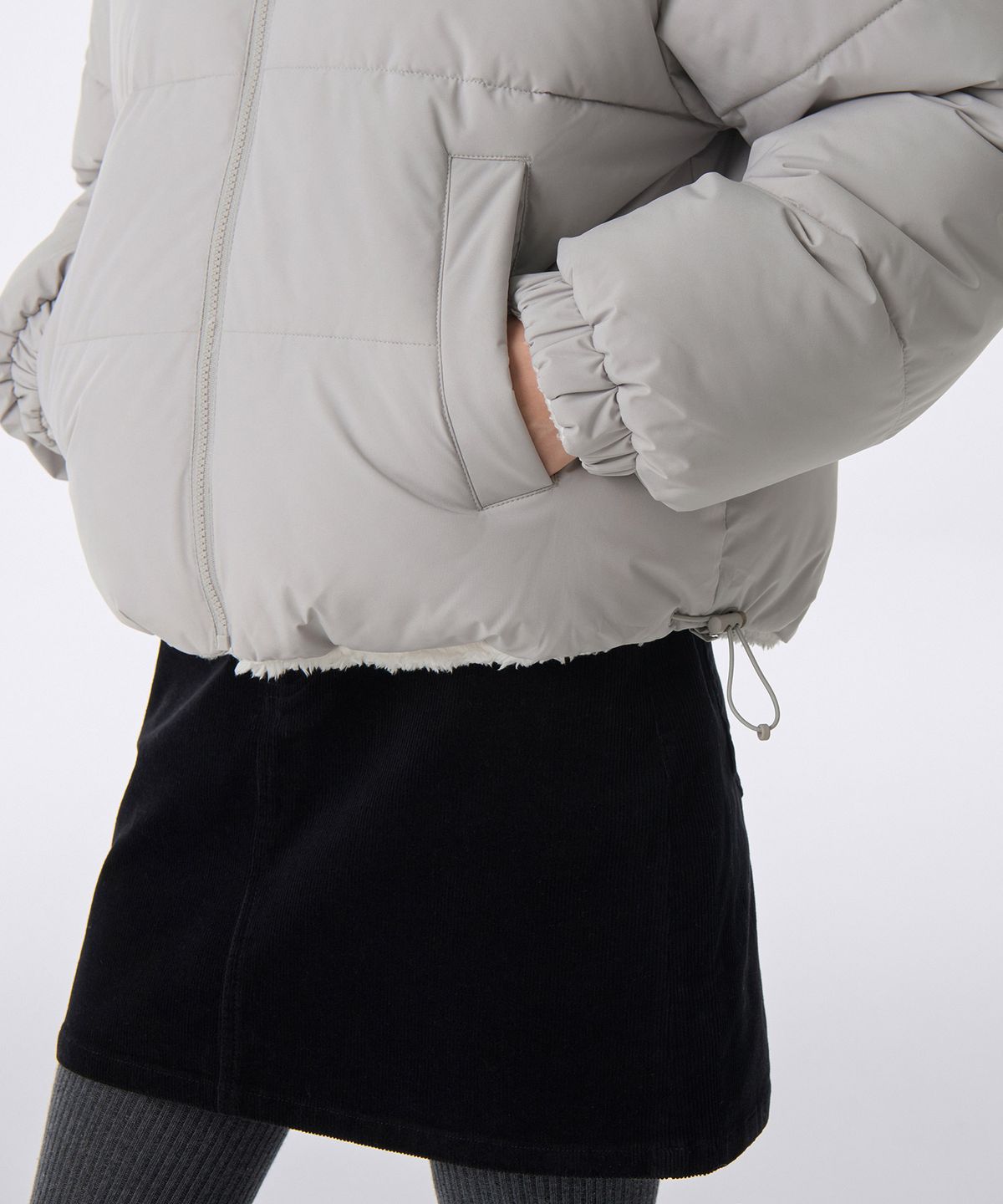 무신사 스탠다드 우먼(MUSINSA STANDARD WOMAN) 우먼즈 데일리 푸퍼 리버서블 플리스 숏 패딩 재킷 [애쉬그레이/아이보리]
