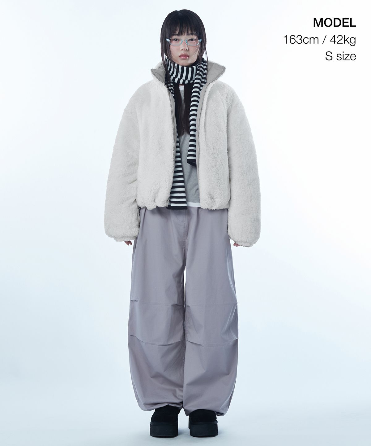 무신사 스탠다드 우먼(MUSINSA STANDARD WOMAN) 우먼즈 데일리 푸퍼 리버서블 플리스 숏 패딩 재킷 [애쉬그레이/아이보리]