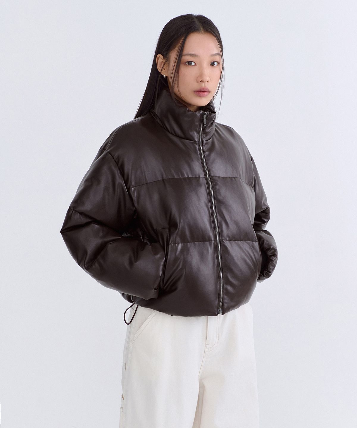 무신사 스탠다드 우먼(MUSINSA STANDARD WOMAN) 우먼즈 신세틱 레더 푸퍼 숏 패딩 재킷 [브라운]