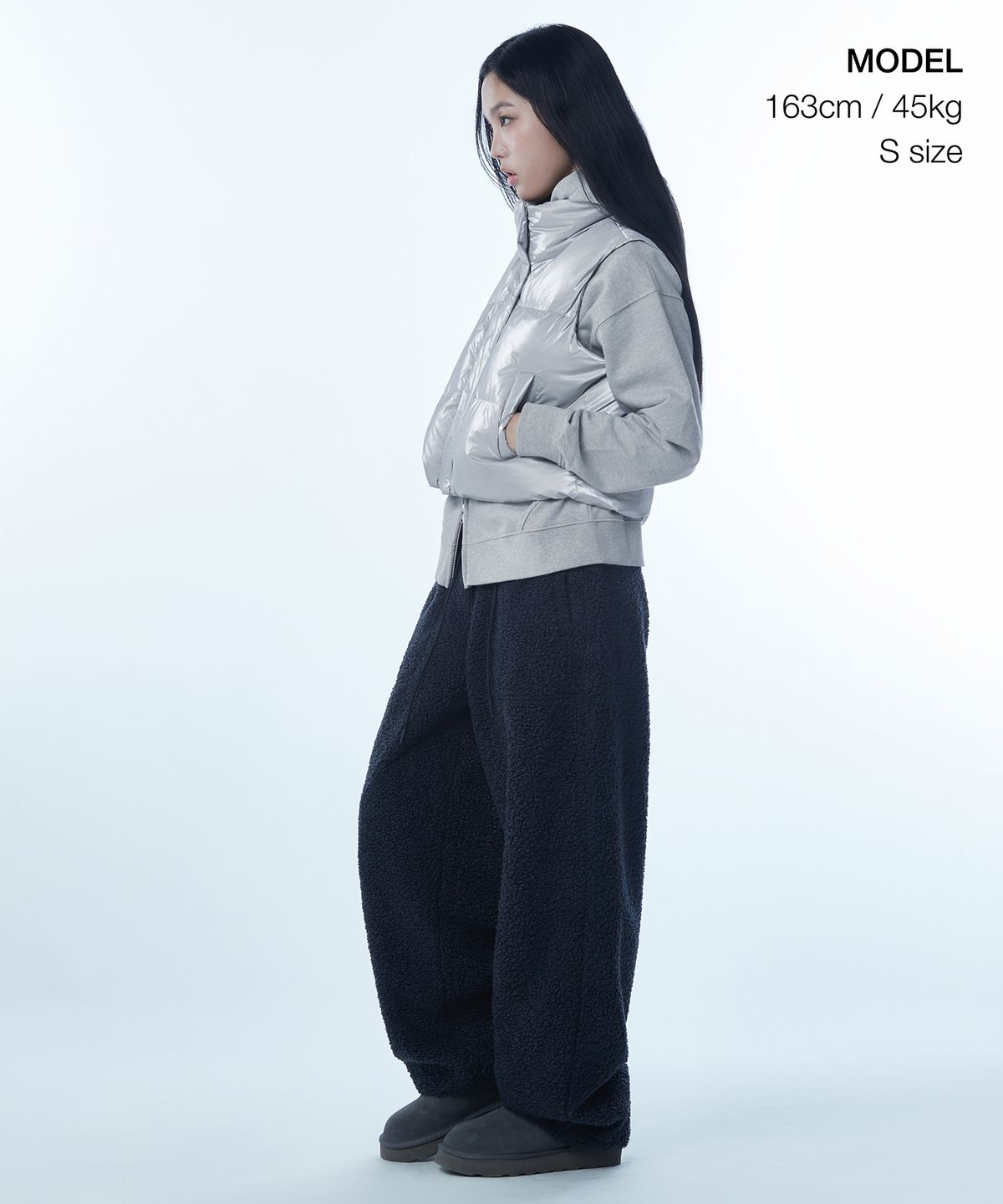 무신사 스탠다드 우먼(MUSINSA STANDARD WOMAN) 우먼즈 데일리 푸퍼 샤이니 크롭 패딩 베스트 [실버]