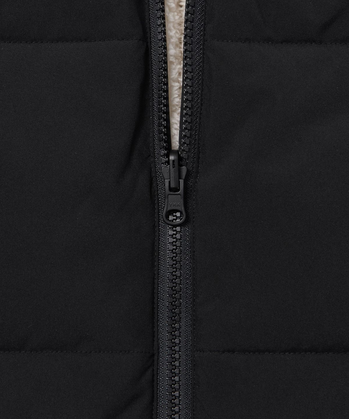 무신사 스탠다드 키즈(MUSINSA STANDARD KIDS) 데일리 푸퍼 리버서블 플리스 후디드 패딩 재킷 [블랙/크림]