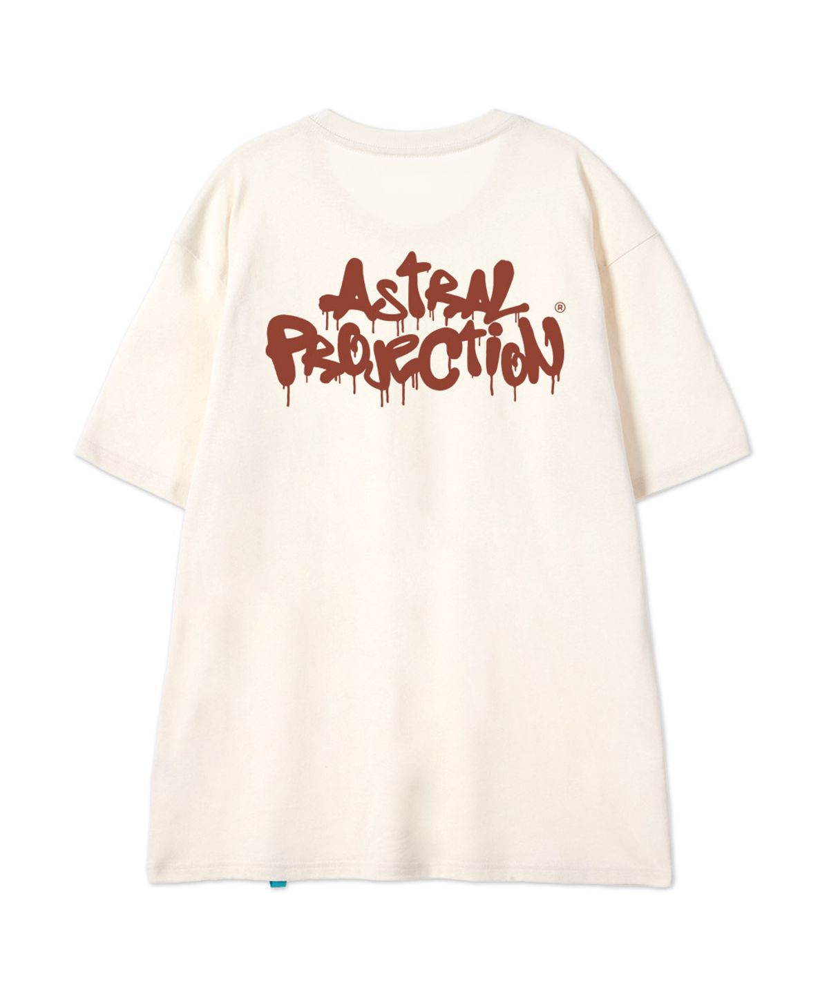 아스트랄 프로젝션(ASTRAL PROJECTION) [브러쉬 그래피티 레터링 로고]코튼 루즈핏 반팔 티셔츠_버터 밀크