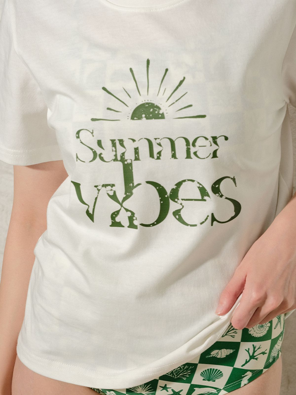 파인베이(FINEBAY) Summer Vibes Green Semi Crop T-shirt