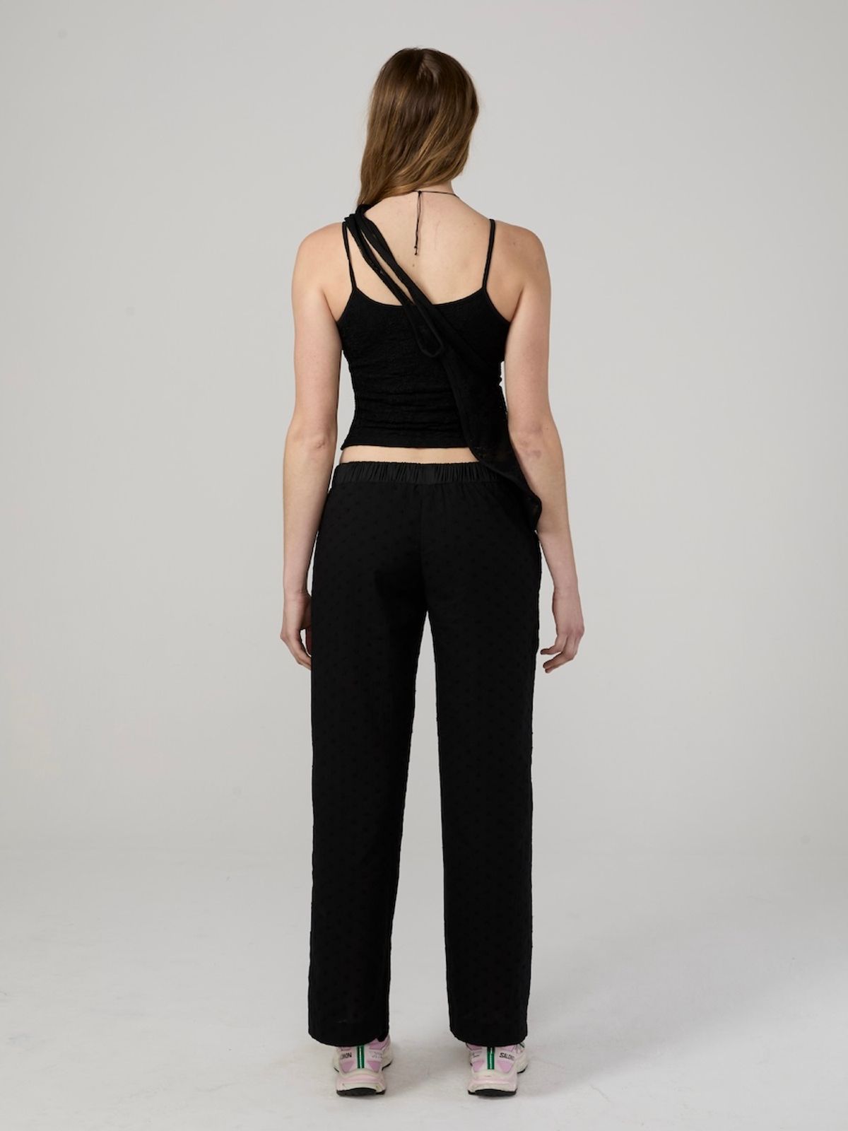 글로니(GLOWNY) SOPHIES EYELET PANTS (BLACK)