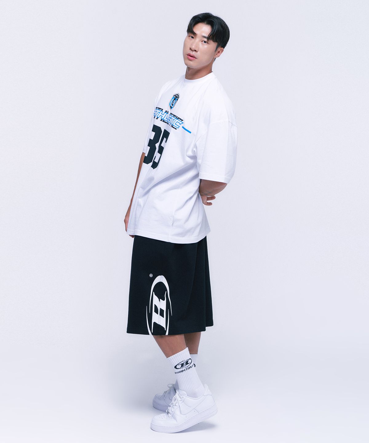 본투윈(BORN TO WIN) SIDE B LOGO HALF PANTS [BLACK]