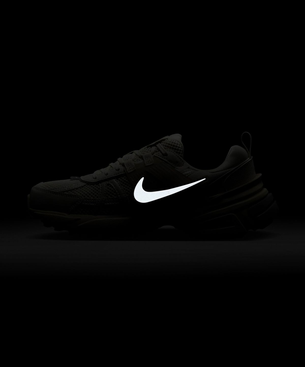 나이키(NIKE) V2K 런 W - 페일 아이보리:코코넛 밀크:샌드 드리프트:라이트 스모크 그레이 / HQ1512-110