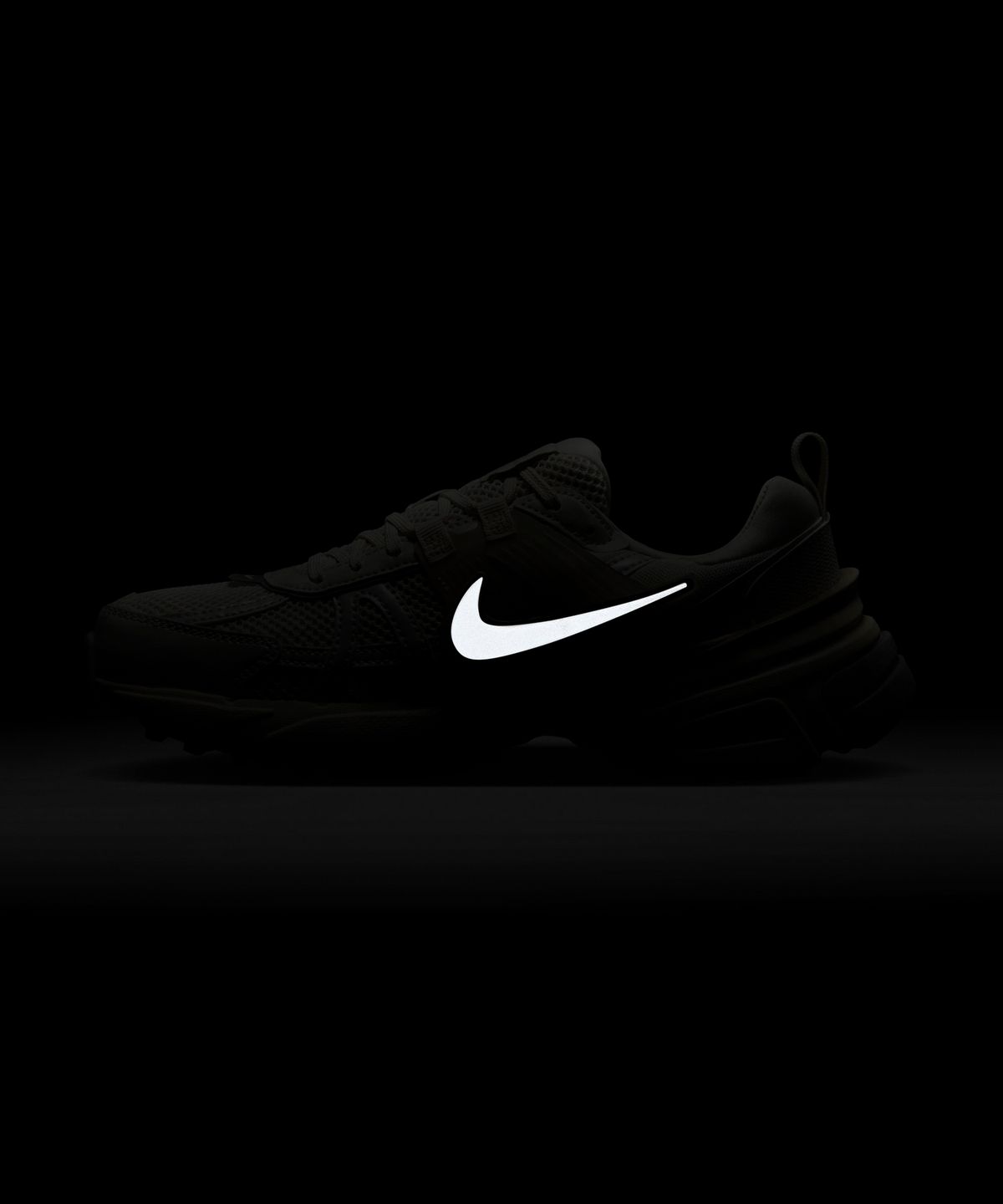 나이키(NIKE) V2K 런 W - 페일 아이보리:코코넛 밀크:샌드 드리프트:라이트 스모크 그레이 / HQ1512-110