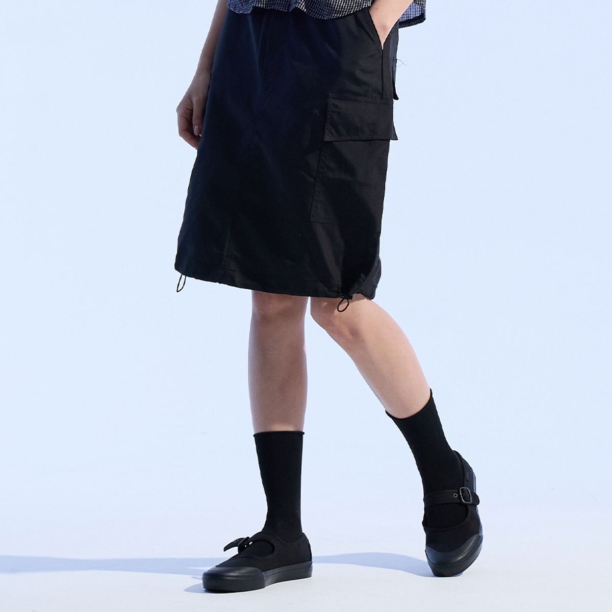 모아(MOAA) 스트링 카고 Knee length 스커트 (BLACK)