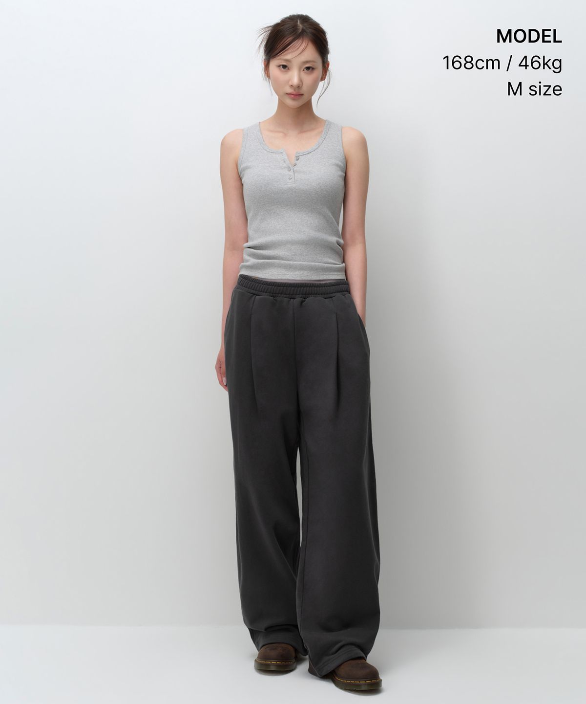 무신사 스탠다드 우먼(MUSINSA STANDARD WOMAN) 우먼즈 딥 턱 베리어블 와이드 라운지 스웨트 팬츠 [다크 그레이]