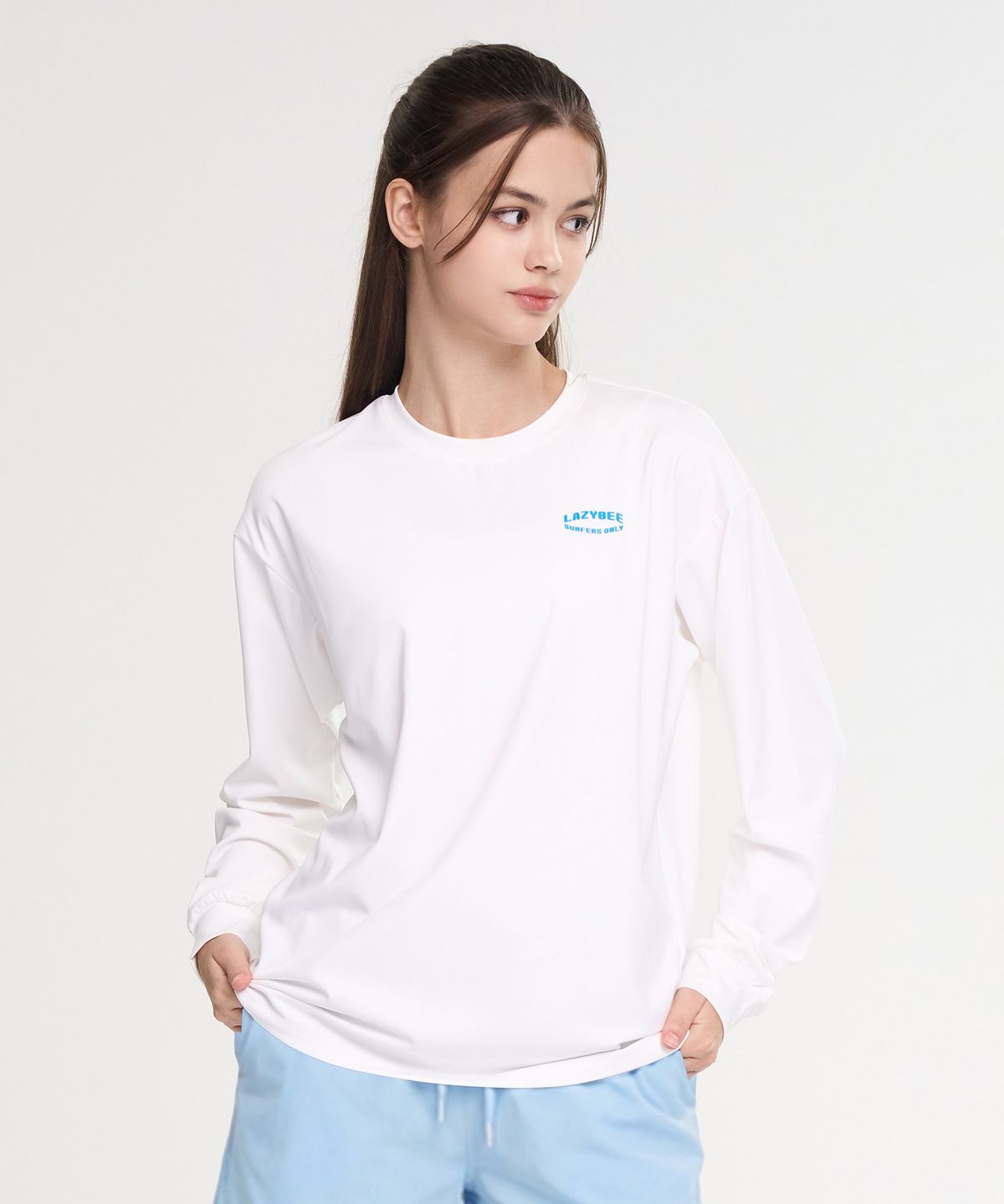 레이지비(LAZYBEE) 드라이쿨링 오버핏 롱 슬리브 래쉬가드 W 화이트