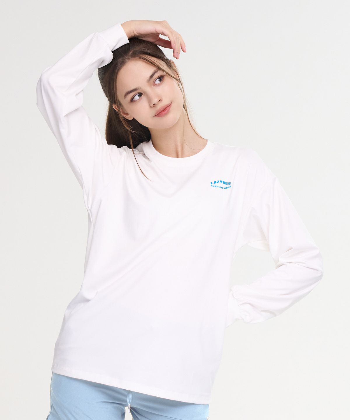 레이지비(LAZYBEE) 드라이쿨링 오버핏 롱 슬리브 래쉬가드 W 화이트