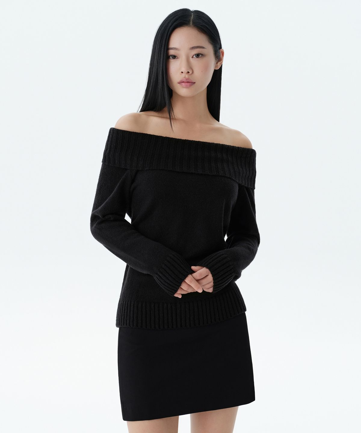 무신사 스탠다드 우먼(MUSINSA STANDARD WOMAN) 우먼즈 턴 다운 오프 숄더 니트 [블랙]