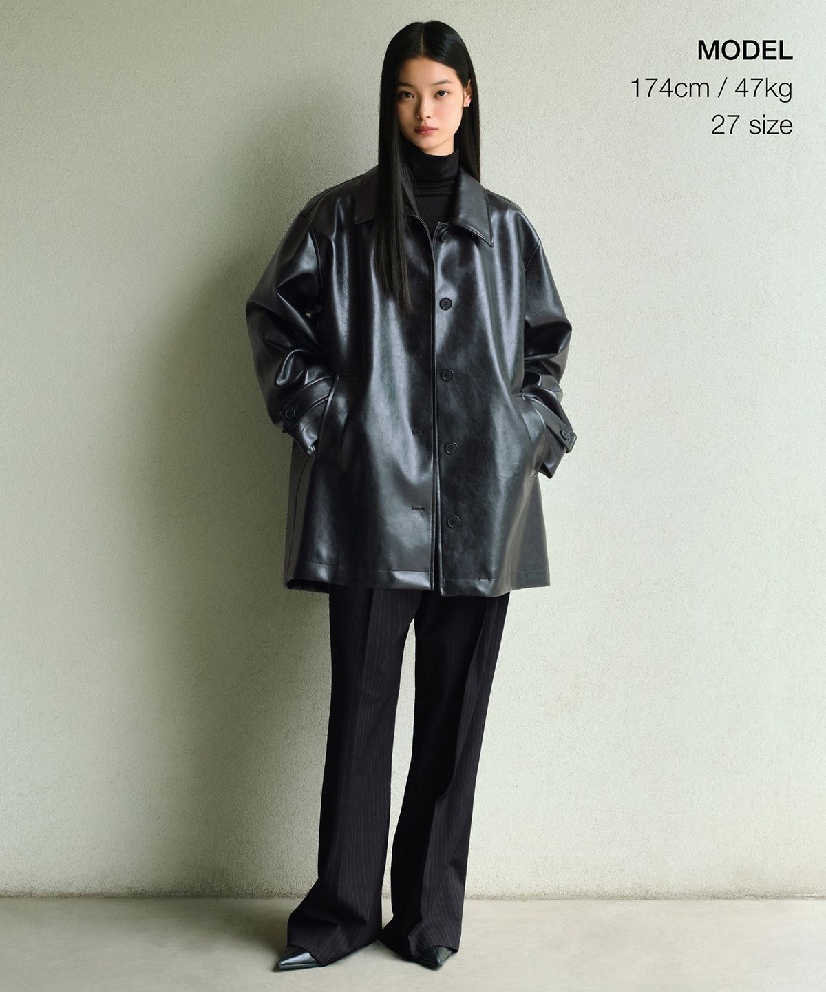 무신사 스탠다드 우먼(MUSINSA STANDARD WOMAN) 우먼즈 핀스트라이프 로 라이즈 와이드 히든 밴딩 슬랙스 [블랙]