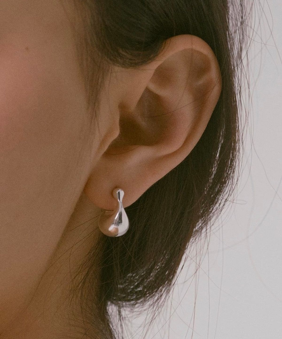 누아보(NUAVO) Water drop earring