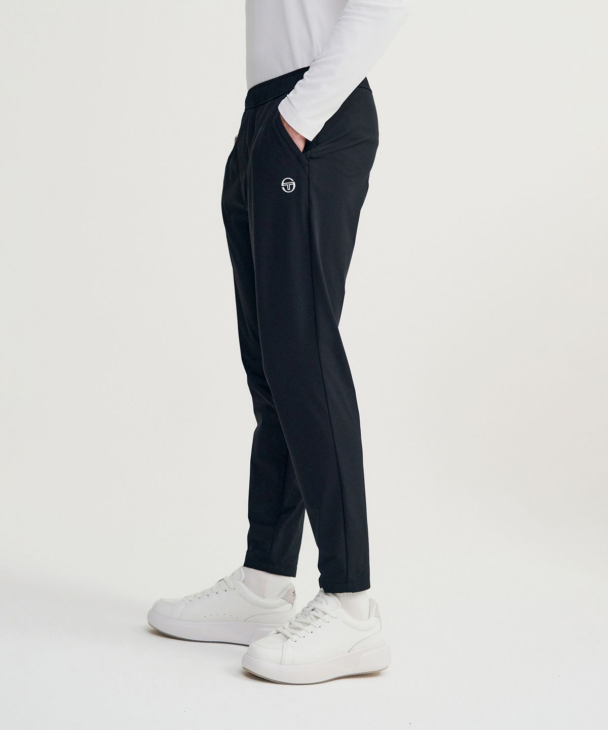 세르지오 타키니(SERGIO TACCHINI) M 에센셜 우븐 스트레치 스포티핏 팬츠 (Black)