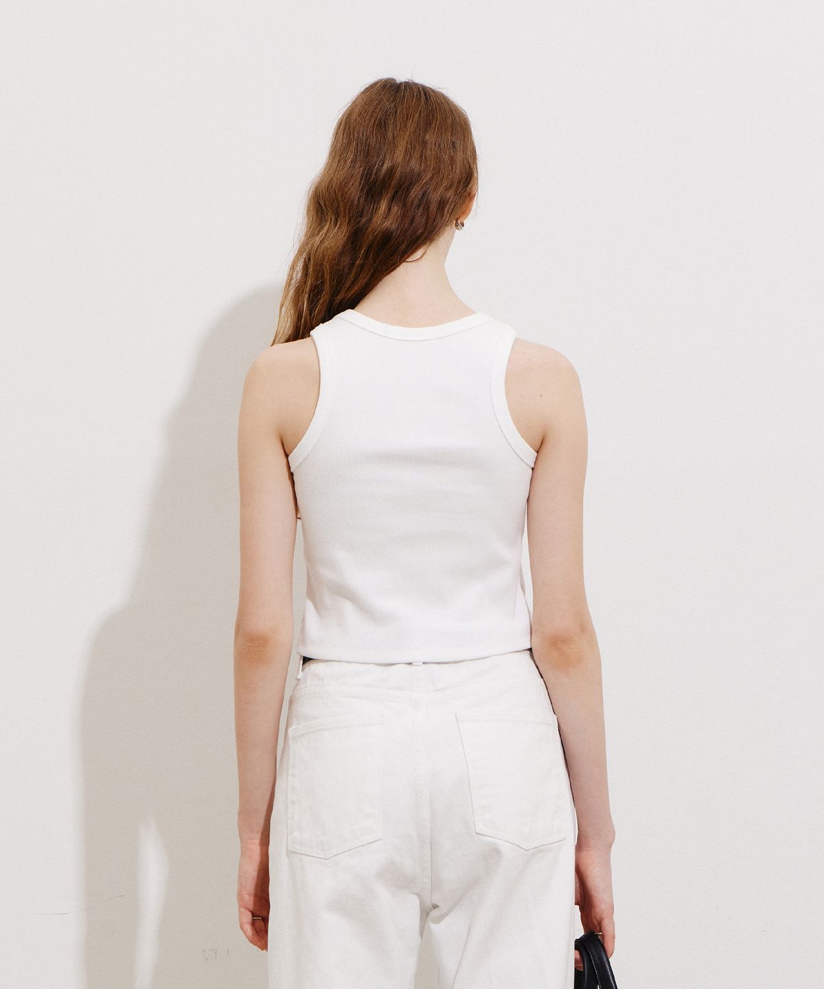 노티아(NOTIA) RIBBED SLEEVELESS CROP TOP - WHITE