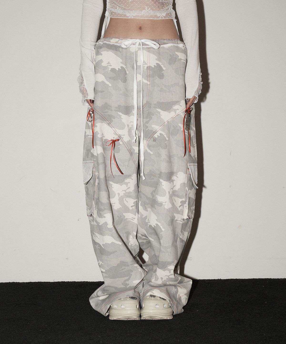 체리퀴리(CHERRYQUIRI) lace cargo pants - camo