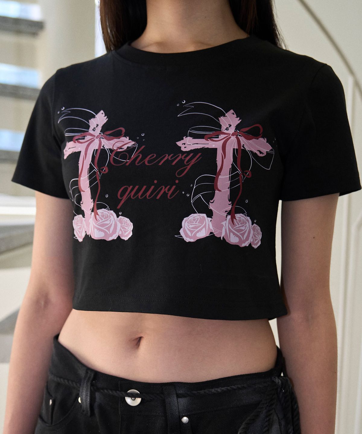 체리퀴리(CHERRYQUIRI) cross roses tee - black